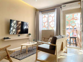 3rd FL. apartment 2BR in old town with rooftop view